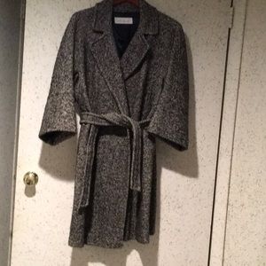 Women’s coat with belt